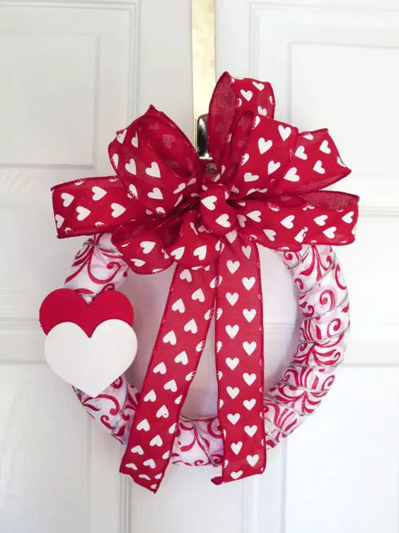 35 Cute Valentine's Day Wreaths To Liven Up Your Front Door - The ...