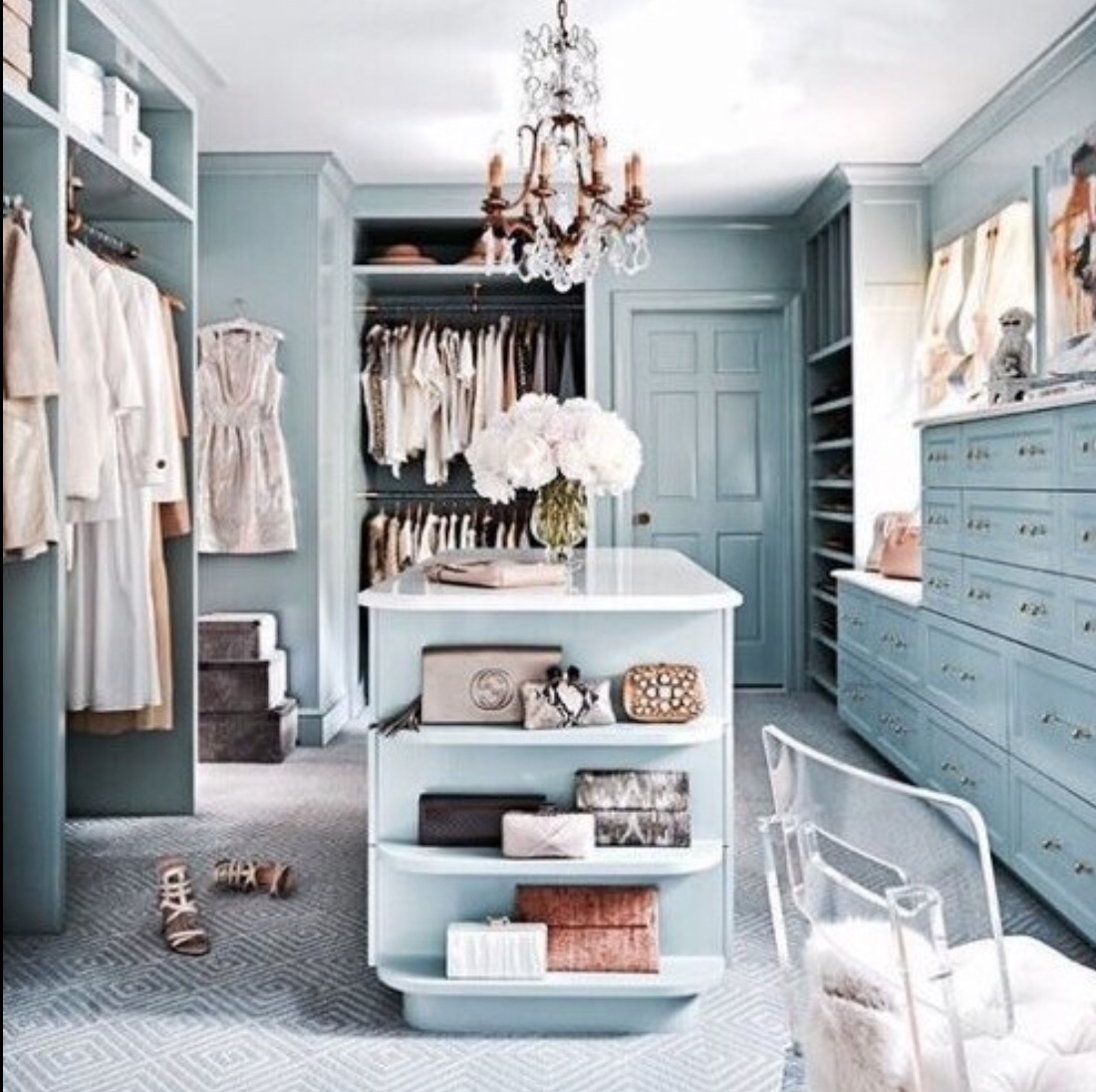 39 Dreamy Walk in Closet Ideas - The Wonder Cottage