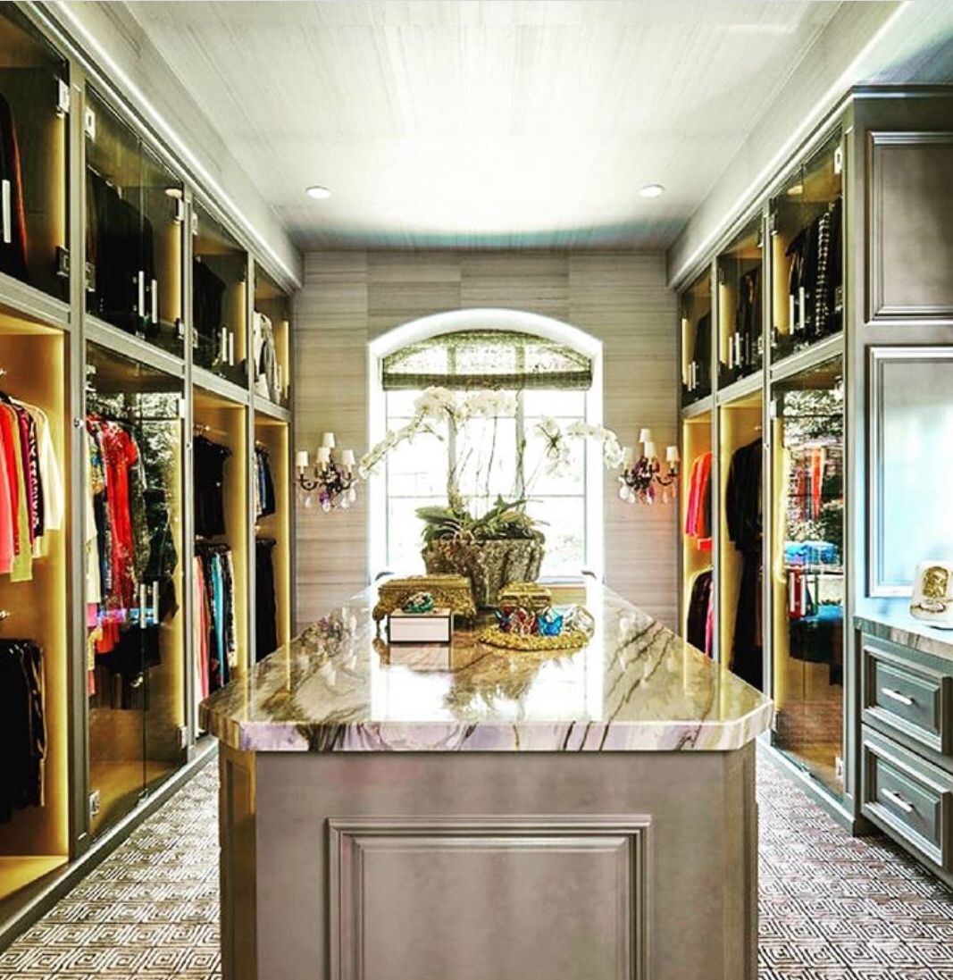 39 Dreamy Walk in Closet Ideas - The Wonder Cottage