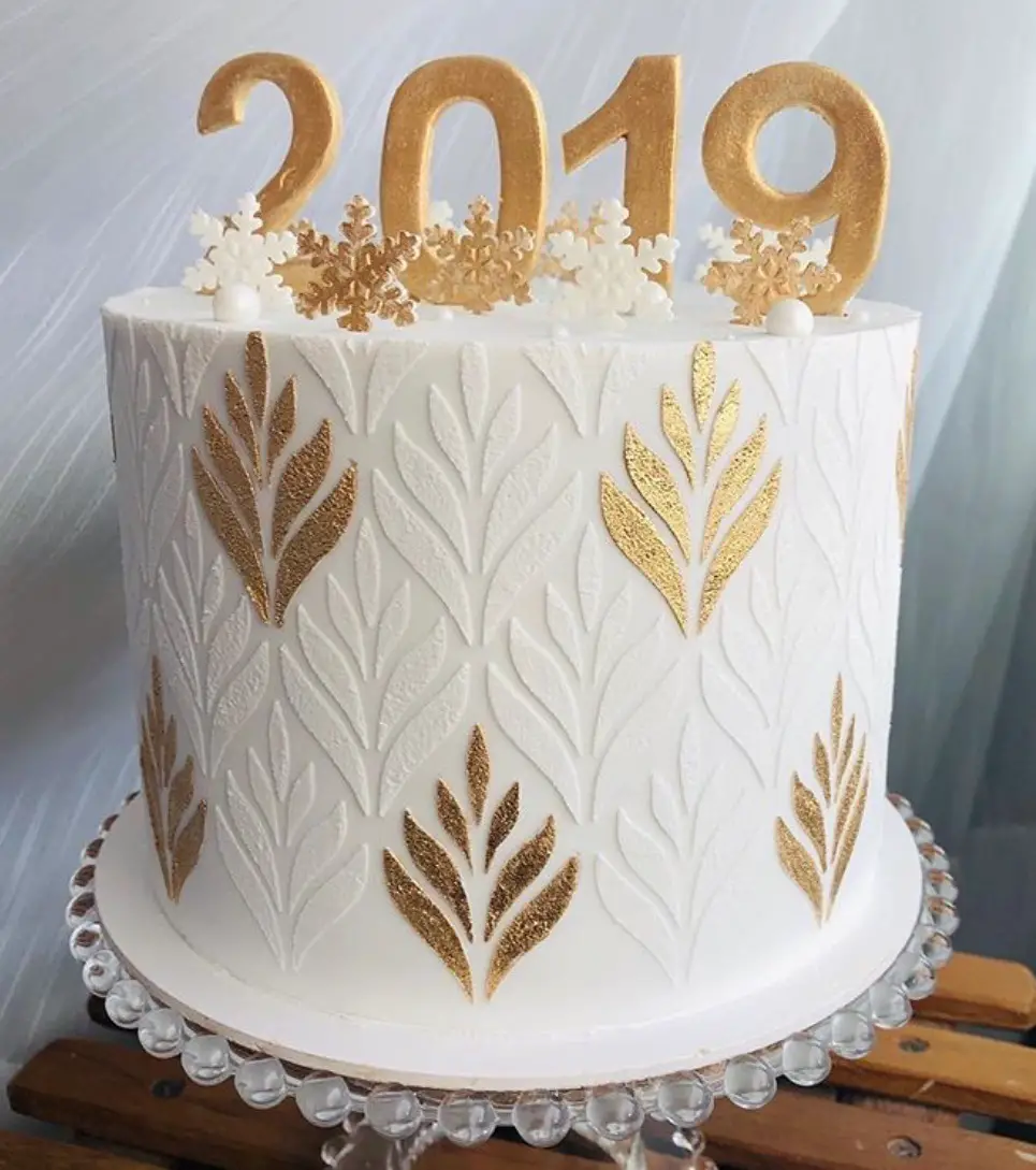 white and gold cake