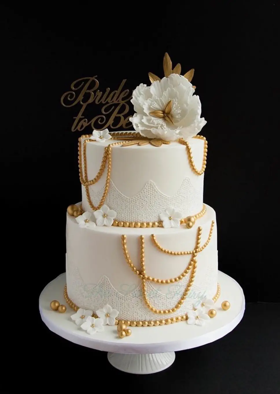 white and gold cake