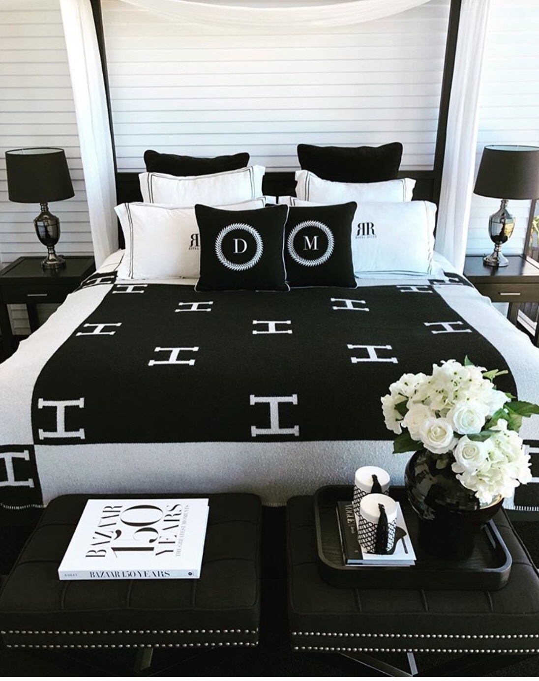 black and white bedroom decor