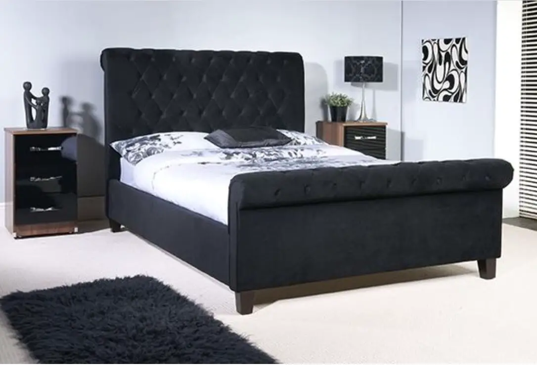 Here are some black and white bedroom decor ideas to inspire you.