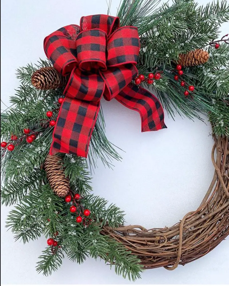 58 Enchanting Christmas Wreaths To Welcome Your Guests - The Wonder Cottage