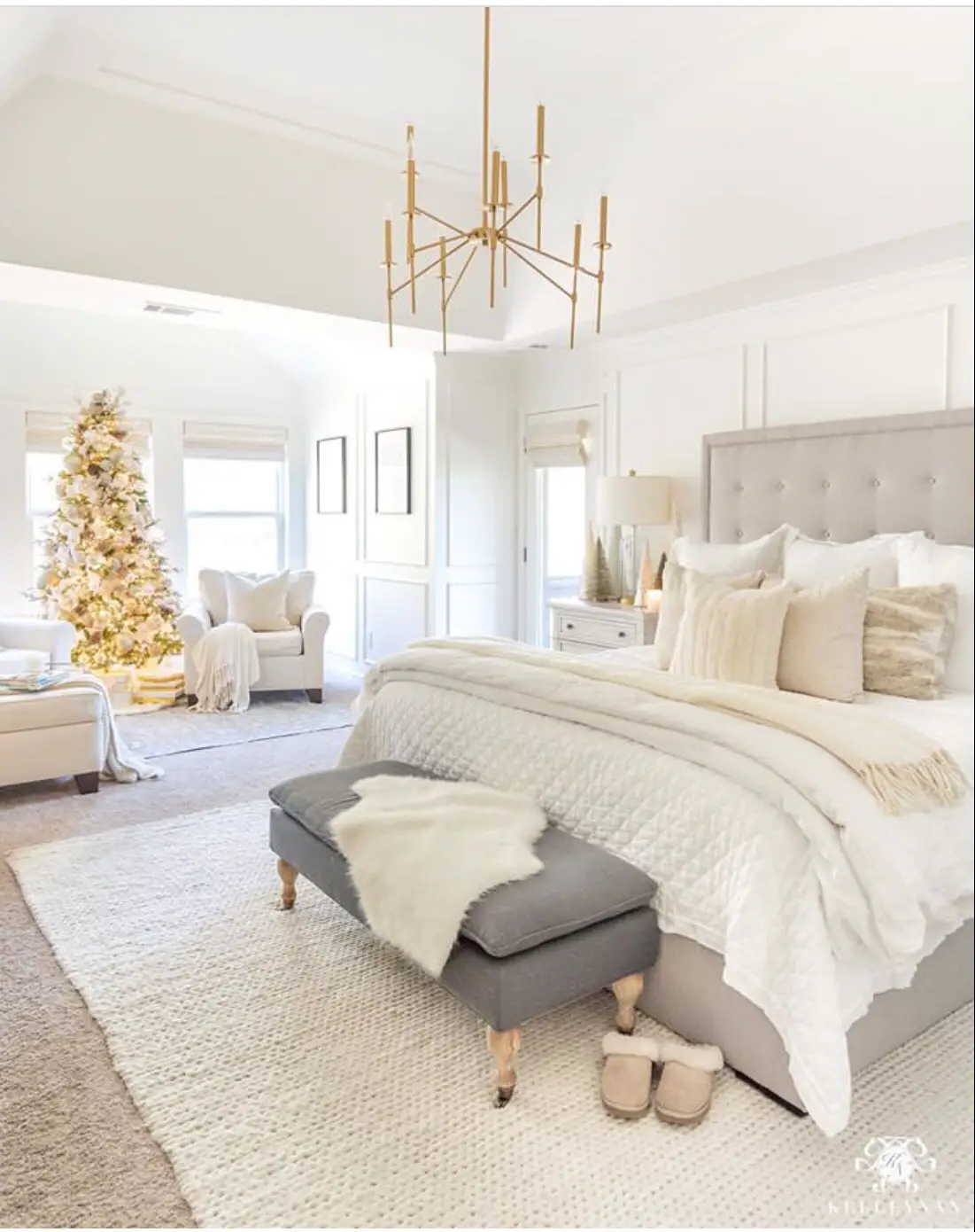 24 Stunning Bedroom Decorations For Christmas - The Wonder Cottage