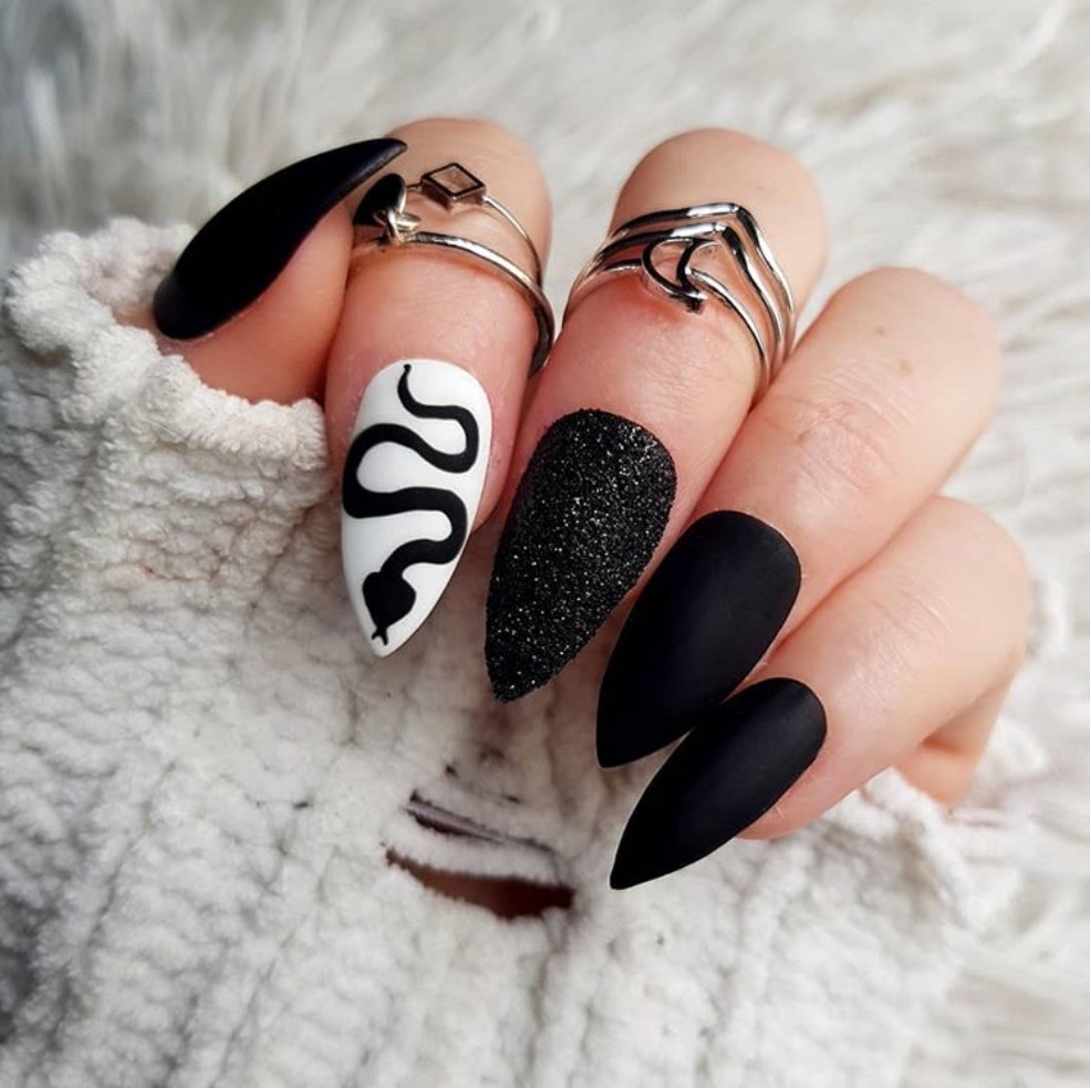 stiletto nails