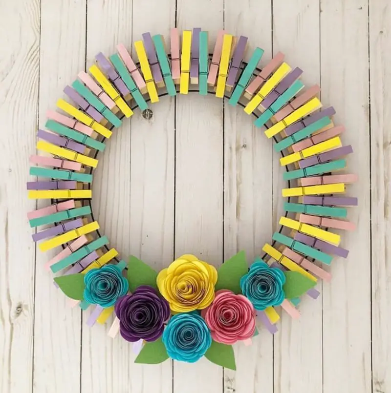 12 Beautiful Summer Clothespin Wreaths To Make The Wonder Cottage   77E3D4E4 8D5D 4552 84D3 8FE5369F9AE1 800x805 