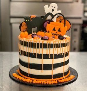 50+ Spooktacular Halloween Cake Ideas - The Wonder Cottage