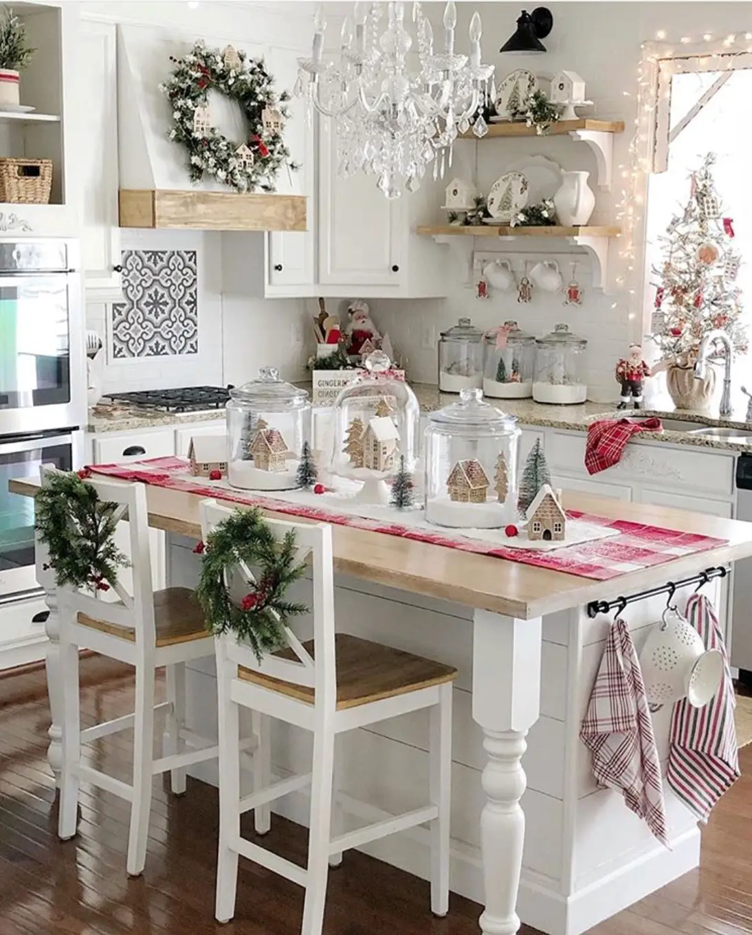 14 Elegant Christmas Tablescape Ideas To Try - The Wonder Cottage
