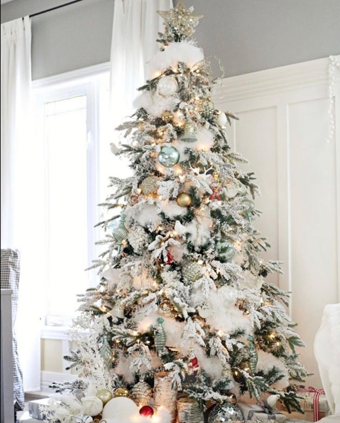 13 Beautiful White Christmas Tree Decorations - The Wonder Cottage