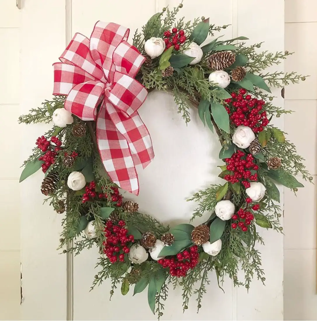 These Elegant Christmas Wreaths Are What You Need For Your Front Door ...