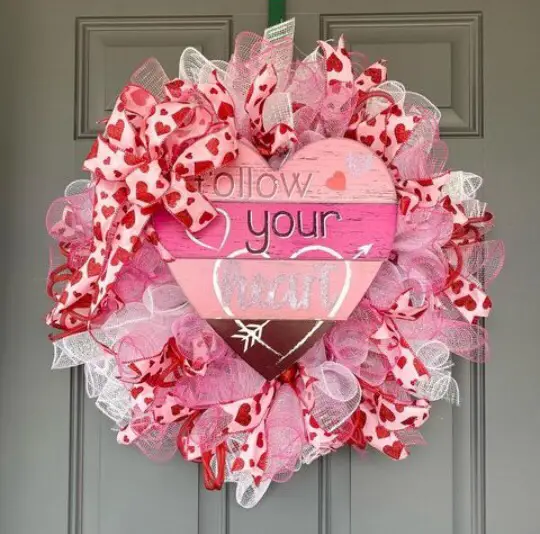 26 Beautiful Valentine Wreaths For Your Home - The Wonder Cottage
