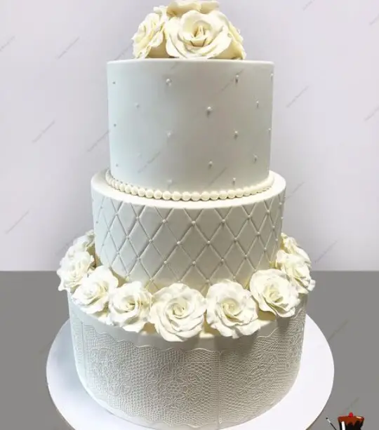 20+ Elegant White And Gold Cake Designs - The Wonder Cottage