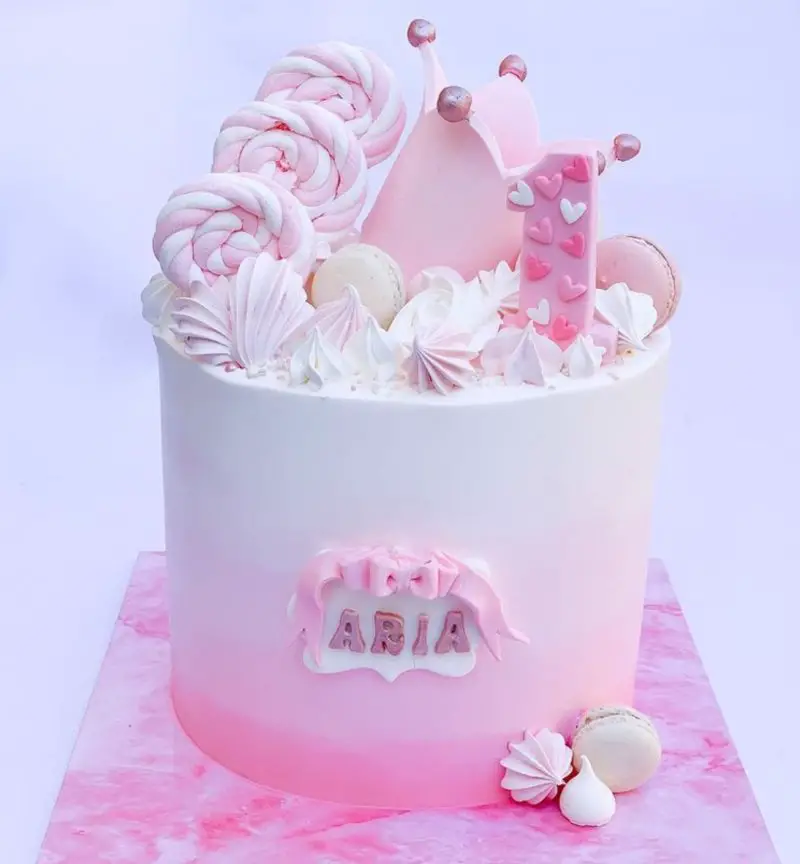 30 Stunning First birthday cake Ideas - The Wonder Cottage