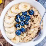 oatmeal with banana and almond slices