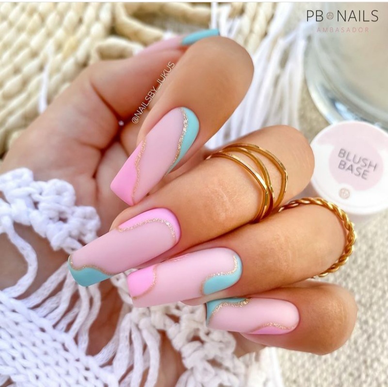  Gorgeous pastel nails 