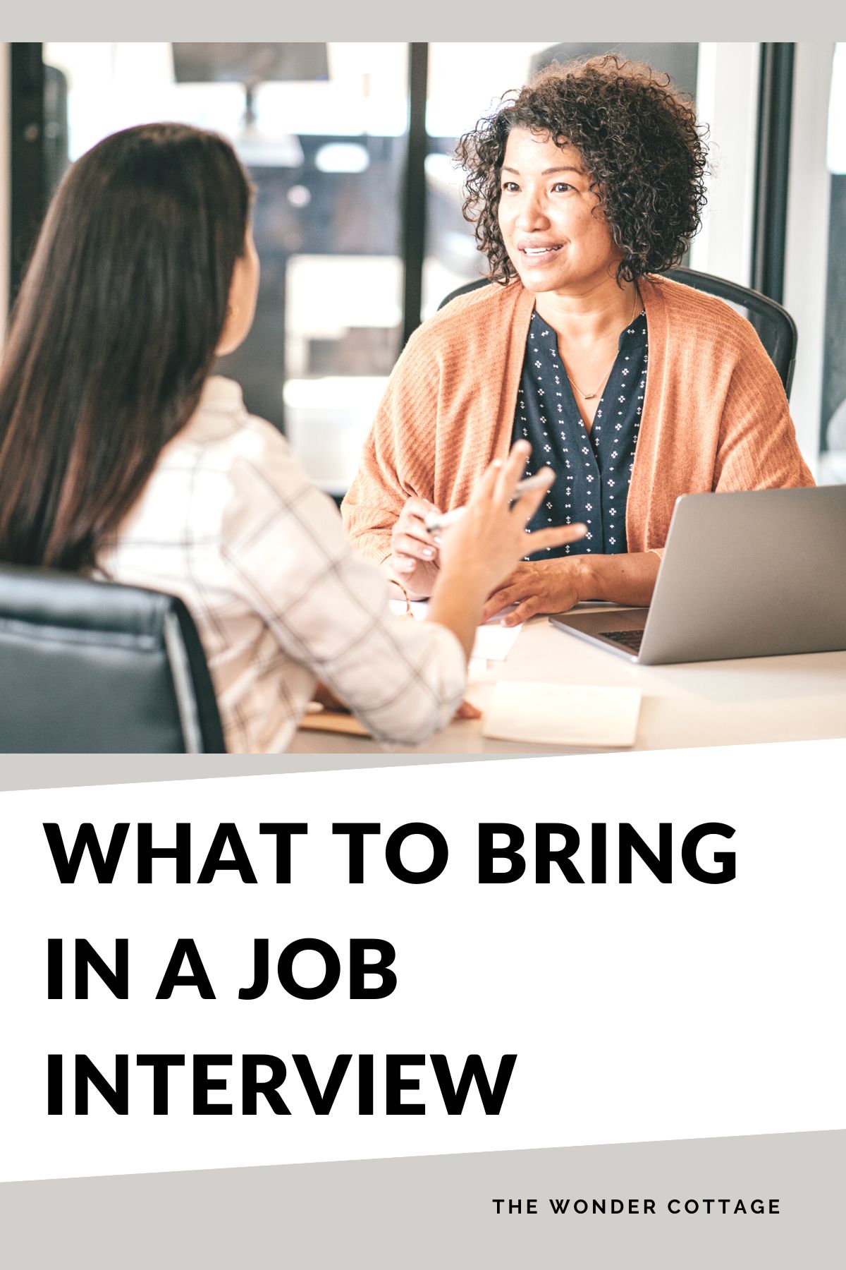 What To Bring In A Job Interview: Top 5 Tips For Freshers