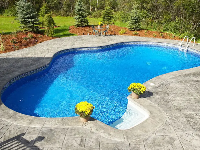 7 Signs Your Pool Isn't Safe For Swimming
