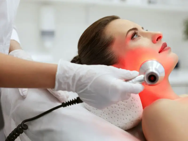 LED Light Therapy Machine: Features Of Use And Effectiveness