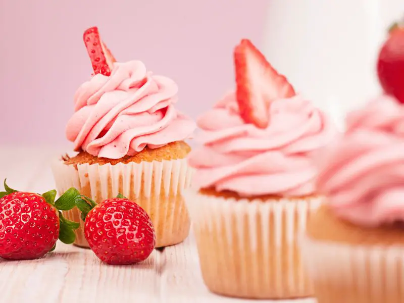 Strawberry champagne cupcakes